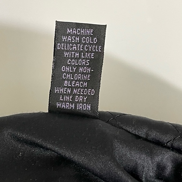 Context sz med black quilted vest in very soft fabric - Picture 12 of 12